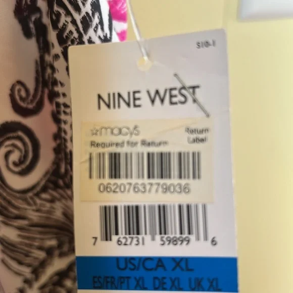 Gorgeous sleeveless shell blouse - Picture 3 of 3